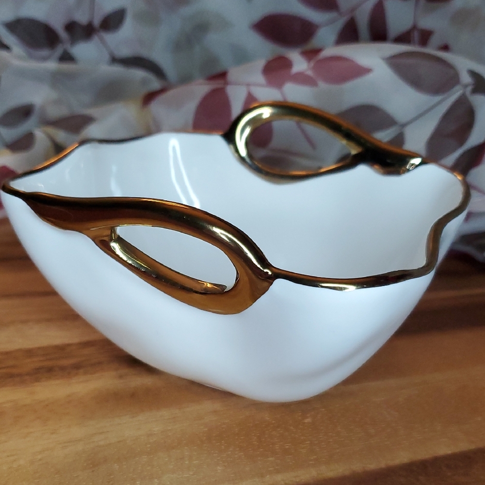 NEW-  Elegant White with Gold Tone‎ Trinket Dish